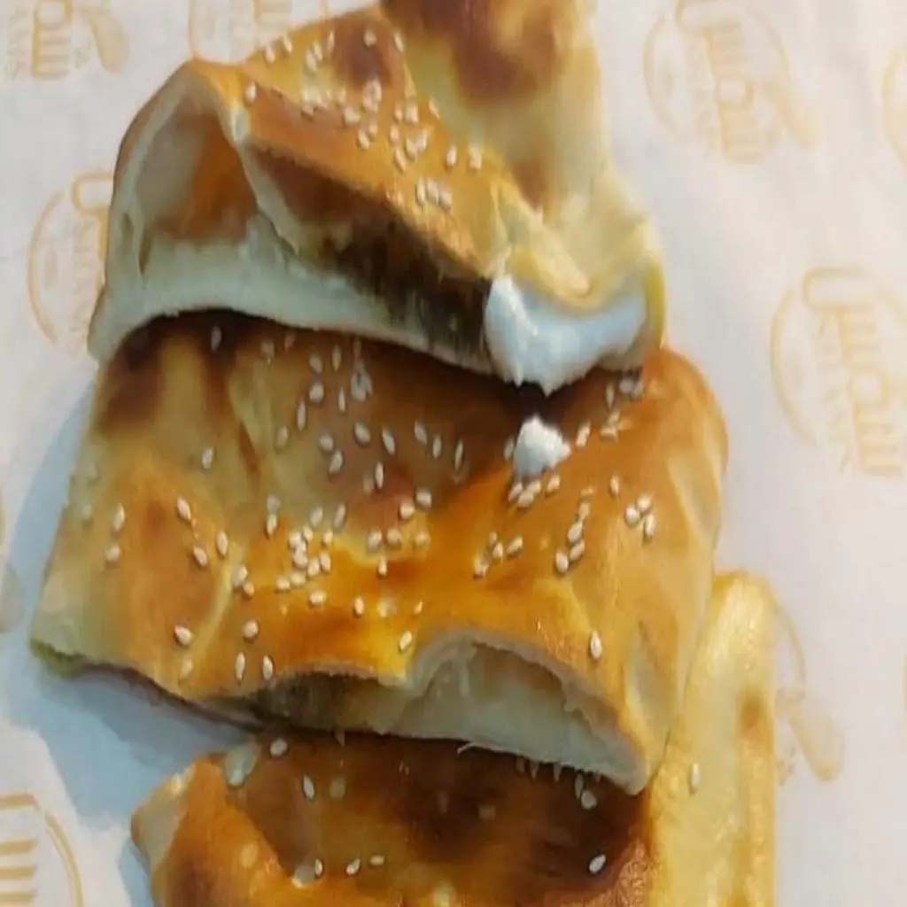 فطيرة لبنة زعتر